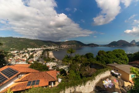 Casa de condomínio para alugar com 454m², 4 quartos e 2 vagas Casa de condomínio para alugar com 454m², 4 quartos e 2 vagasVista da Suíte 4