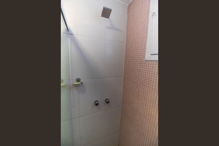 Casa de condomínio para alugar com 454m², 4 quartos e 2 vagas Casa de condomínio para alugar com 454m², 4 quartos e 2 vagasBanheiro da Suíte 2