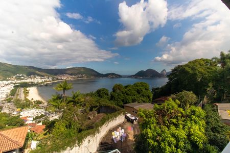 Casa de condomínio para alugar com 454m², 4 quartos e 2 vagas Casa de condomínio para alugar com 454m², 4 quartos e 2 vagasVista da Suíte 3