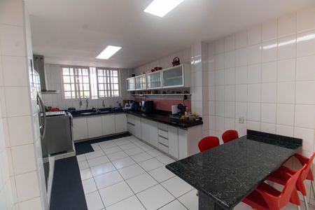 Casa de condomínio para alugar com 454m², 4 quartos e 2 vagas Casa de condomínio para alugar com 454m², 4 quartos e 2 vagasCozinha