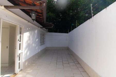 Casa de condomínio para alugar com 454m², 4 quartos e 2 vagas Casa de condomínio para alugar com 454m², 4 quartos e 2 vagasÁrea externa