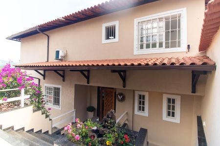 Casa de condomínio para alugar com 454m², 4 quartos e 2 vagas Casa de condomínio para alugar com 454m², 4 quartos e 2 vagasÁrea externa