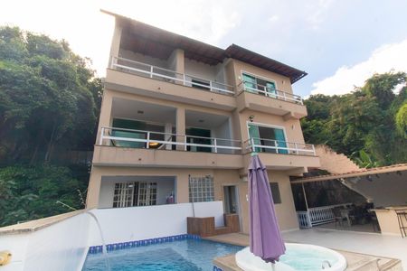 Casa de condomínio para alugar com 454m², 4 quartos e 2 vagas Casa de condomínio para alugar com 454m², 4 quartos e 2 vagasÁrea externa