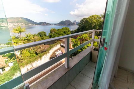 Casa de condomínio para alugar com 454m², 4 quartos e 2 vagas Casa de condomínio para alugar com 454m², 4 quartos e 2 vagasVaranda da Suíte 4