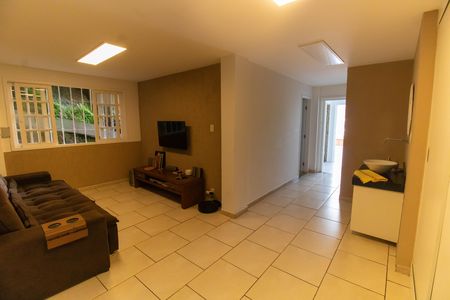 Casa de condomínio para alugar com 454m², 4 quartos e 2 vagas Casa de condomínio para alugar com 454m², 4 quartos e 2 vagasSala
