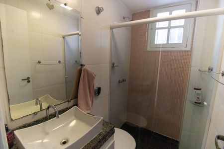 Casa de condomínio para alugar com 454m², 4 quartos e 2 vagas Casa de condomínio para alugar com 454m², 4 quartos e 2 vagasBanheiro da Suíte 2