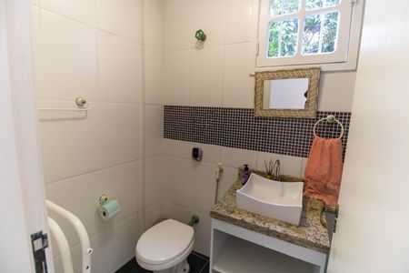 Casa de condomínio para alugar com 454m², 4 quartos e 2 vagas Casa de condomínio para alugar com 454m², 4 quartos e 2 vagasBanheiro da Suíte 1