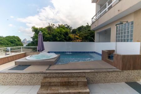 Casa de condomínio para alugar com 454m², 4 quartos e 2 vagas Casa de condomínio para alugar com 454m², 4 quartos e 2 vagasÁrea externa