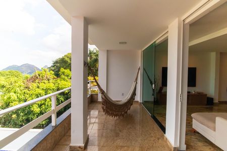 Casa de condomínio para alugar com 454m², 4 quartos e 2 vagas Casa de condomínio para alugar com 454m², 4 quartos e 2 vagasVaranda da Sala