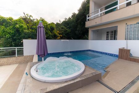 Casa de condomínio para alugar com 454m², 4 quartos e 2 vagas Casa de condomínio para alugar com 454m², 4 quartos e 2 vagasÁrea externa