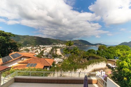 Casa de condomínio para alugar com 454m², 4 quartos e 2 vagas Casa de condomínio para alugar com 454m², 4 quartos e 2 vagasVista da Sala