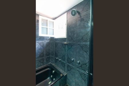 Casa de condomínio para alugar com 454m², 4 quartos e 2 vagas Casa de condomínio para alugar com 454m², 4 quartos e 2 vagasBanheiro da Suíte 4