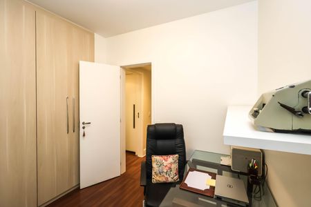 Apartamento à venda com 130m², 3 quartos e 2 vagasSuíte 2