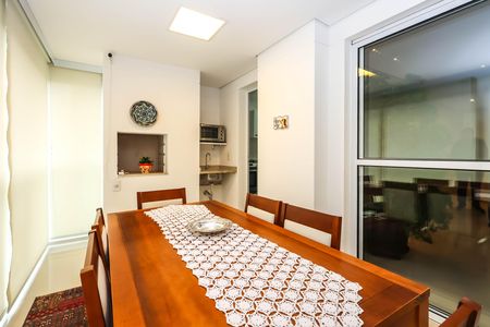 Apartamento à venda com 130m², 3 quartos e 2 vagasVaranda