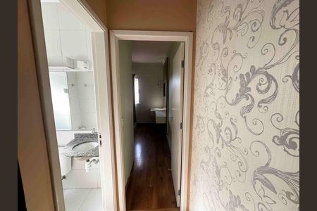 Casa de condomínio à venda com 114m², 1 quarto e 3 vagas Casa de condomínio à venda com 114m², 1 quarto e 3 vagasCorredor acesso aos quartos