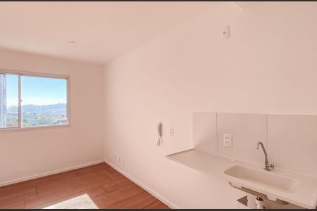 Sala/cozinha de kitnet/studio para alugar com 1 quarto, 17m² em Jardim Danfer, São Paulo
