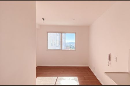 Sala/cozinha de kitnet/studio para alugar com 1 quarto, 17m² em Jardim Danfer, São Paulo