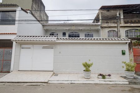 Casa à venda com 160m², 3 quartos e 4 vagas Casa à venda com 160m², 3 quartos e 4 vagasFachada