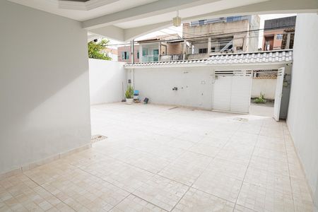 Casa à venda com 160m², 3 quartos e 4 vagas Casa à venda com 160m², 3 quartos e 4 vagasQuintal / Garagem