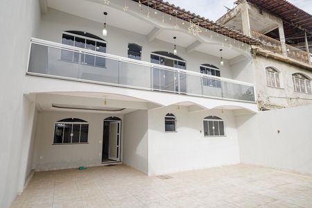 Casa à venda com 160m², 3 quartos e 4 vagas Casa à venda com 160m², 3 quartos e 4 vagasQuintal / Garagem