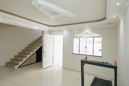 Casa à venda com 160m², 3 quartos e 4 vagas Casa à venda com 160m², 3 quartos e 4 vagasSala