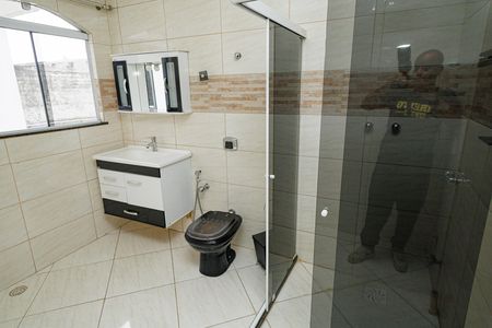 Casa à venda com 160m², 3 quartos e 4 vagas Casa à venda com 160m², 3 quartos e 4 vagasBanheiro da Suíte 1