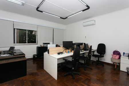 Casa para alugar com 325m², 7 quartos e 8 vagasSuíte