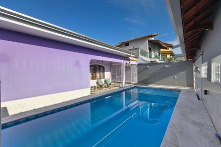 Casa para alugar com 159m², 3 quartos e 6 vagas Casa para alugar com 159m², 3 quartos e 6 vagasPiscina