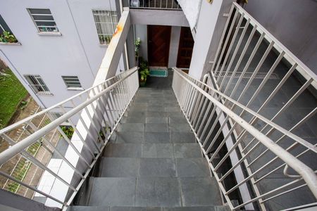 Apartamento à venda com 50m², 2 quartos e 1 vagaEscada
