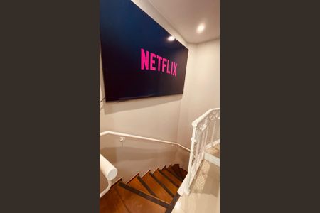 Escada de apartamento para alugar com 1 quarto, 66m² em Pompeia, São Paulo