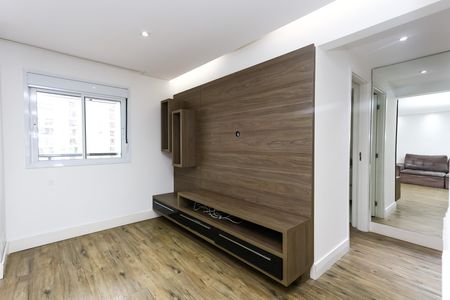 Sala  de apartamento para alugar com 2 quartos, 70m² em Vila Suzana, São Paulo