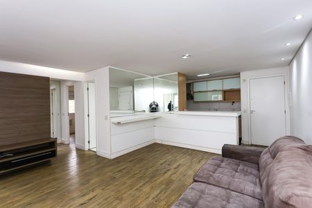 Sala  de apartamento para alugar com 2 quartos, 70m² em Vila Suzana, São Paulo