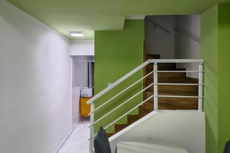 Casa de condomínio para alugar com 80m², 2 quartos e 1 vaga Casa de condomínio para alugar com 80m², 2 quartos e 1 vagaEscada