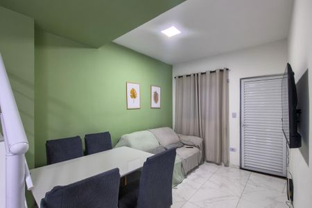 Sala de casa de condomínio para alugar com 2 quartos, 80m² em Maracanã, Praia Grande
