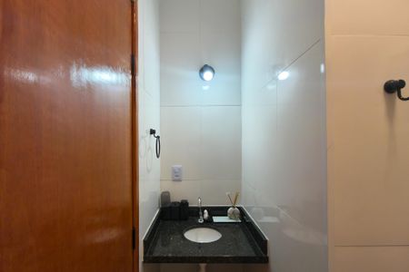Casa de condomínio para alugar com 80m², 2 quartos e 1 vaga Casa de condomínio para alugar com 80m², 2 quartos e 1 vagaBanheiro