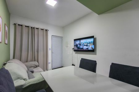 Sala de casa de condomínio para alugar com 2 quartos, 80m² em Maracanã, Praia Grande
