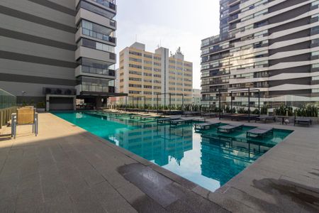 Studio para alugar com 35m², 1 quarto e 1 vaga Studio para alugar com 35m², 1 quarto e 1 vagaÁrea comum - Piscina