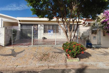 Casa para alugar com 177m², 3 quartos e 2 vagas Casa para alugar com 177m², 3 quartos e 2 vagasFachada