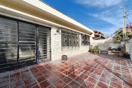 Casa para alugar com 177m², 3 quartos e 2 vagas Casa para alugar com 177m², 3 quartos e 2 vagasQuintal - Garagem