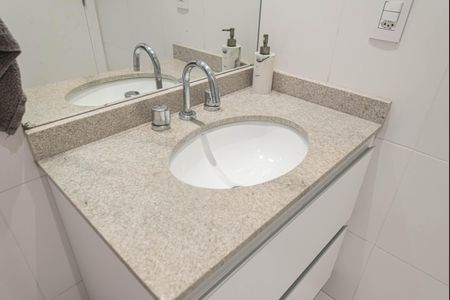 Apartamento à venda com 117m², 3 quartos e 2 vagas Apartamento à venda com 117m², 3 quartos e 2 vagasBanheiro da Suíte 1