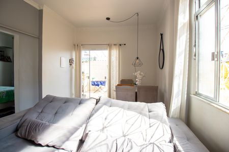 Sala de casa para alugar com 2 quartos, 75m² em Vista Alegre, Rio de Janeiro