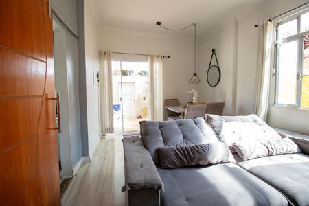 Sala de casa para alugar com 2 quartos, 75m² em Vista Alegre, Rio de Janeiro