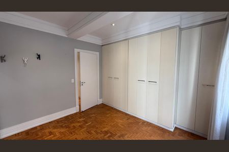 Apartamento à venda com 240m², 3 quartos e 4 vagas Apartamento à venda com 240m², 3 quartos e 4 vagasQuarto