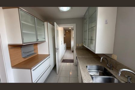 Apartamento à venda com 240m², 3 quartos e 4 vagas Apartamento à venda com 240m², 3 quartos e 4 vagasCozinha