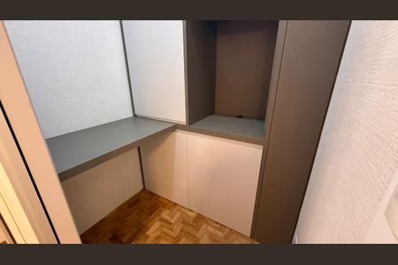 Apartamento à venda com 240m², 3 quartos e 4 vagas Apartamento à venda com 240m², 3 quartos e 4 vagasQuarto