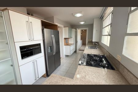 Apartamento à venda com 240m², 3 quartos e 4 vagas Apartamento à venda com 240m², 3 quartos e 4 vagasCozinha