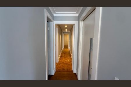 Apartamento à venda com 240m², 3 quartos e 4 vagas Apartamento à venda com 240m², 3 quartos e 4 vagasCorredor