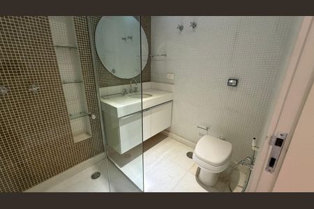 Apartamento à venda com 240m², 3 quartos e 4 vagas Apartamento à venda com 240m², 3 quartos e 4 vagasBanheiro