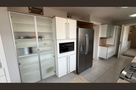 Apartamento à venda com 240m², 3 quartos e 4 vagas Apartamento à venda com 240m², 3 quartos e 4 vagasCozinha