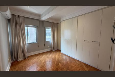 Apartamento à venda com 240m², 3 quartos e 4 vagas Apartamento à venda com 240m², 3 quartos e 4 vagasQuarto